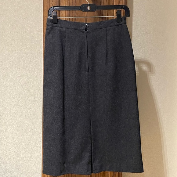 Ladies gray wool suit - Picture 4 of 5